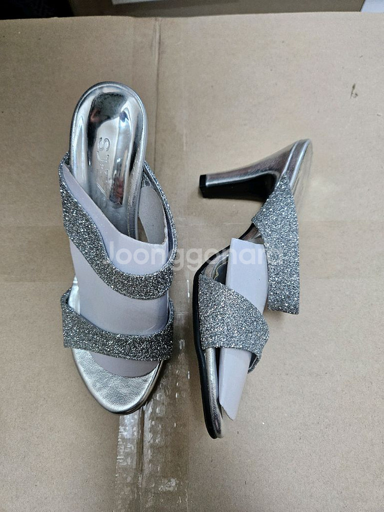 급매 새상품) 실버펄 이선 8cm 하이힐 뮬 여성 샌들--0