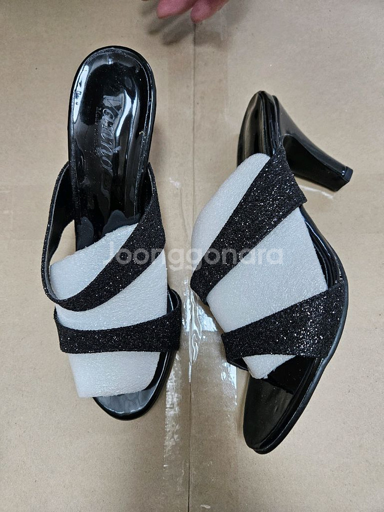 급매 새상품) 블랙펄 이선 8cm 하이힐 뮬 여성 샌들--0