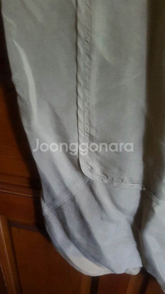KUHO 민소매 실크느낌 블라우스--1