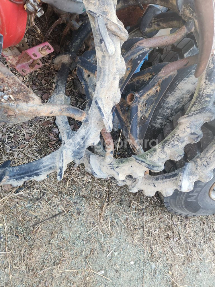 동양 구형 승용이앙기 발통 타이어 팝니다--0