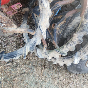 동양 구형 승용이앙기 발통 타이어 팝니다