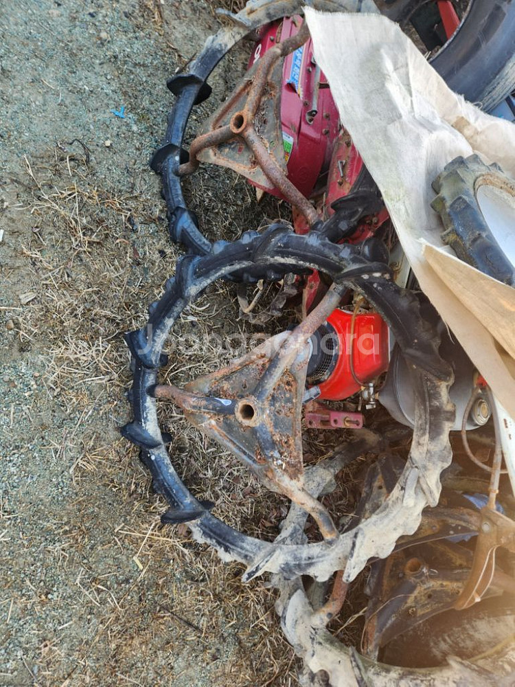 동양 구형 승용이앙기 발통 타이어 팝니다--1