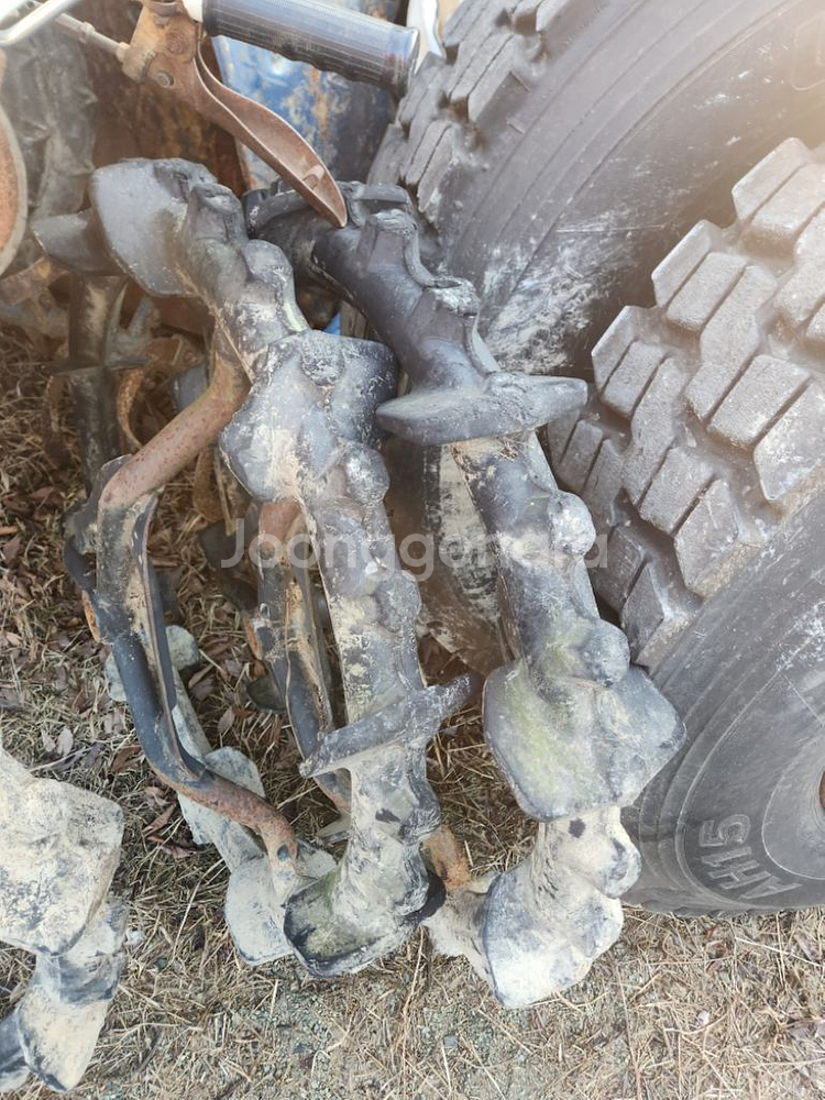 동양 구형 승용이앙기 발통 타이어 팝니다--3