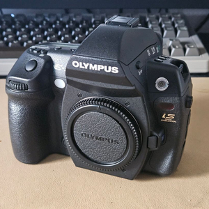 올림푸스 E-3 (포서드 DSLR 카메라)
