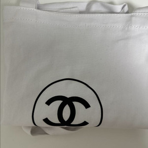 르플레인 릴리코츠 샤넬 로고 에코백 화이트