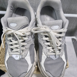 뉴발란스 2002r 270팝니당
