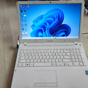 삼성아티브4 NT450R5E 팬티엄노트북팝니다