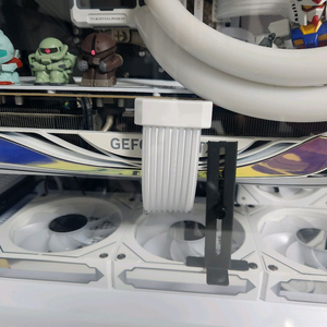조텍rtx4080 AMP 화이트 팝니다.
