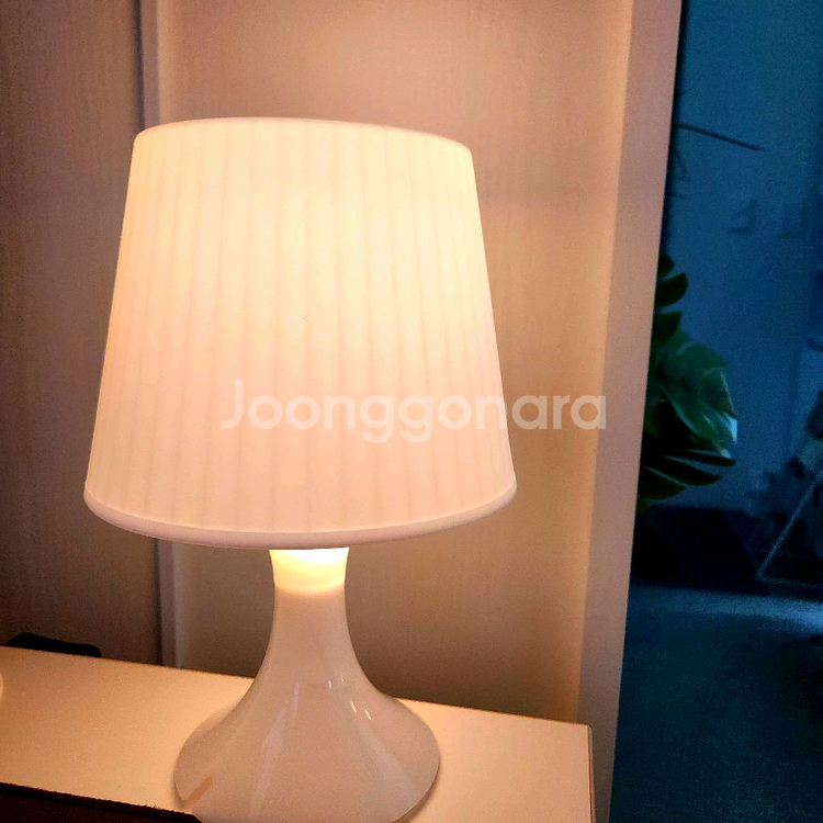 흰색 이케아 탁상 램프 판매합니다!--0
