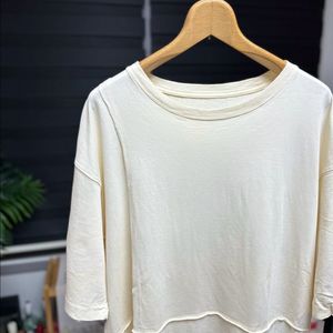 [L] 유스 절개 디테일 티셔츠 에크루