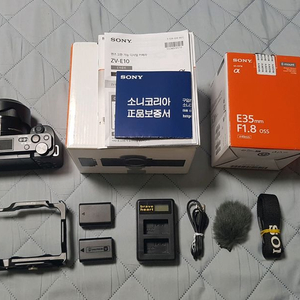 소니 ZV-E10 + SEL35F18 (카페렌즈)