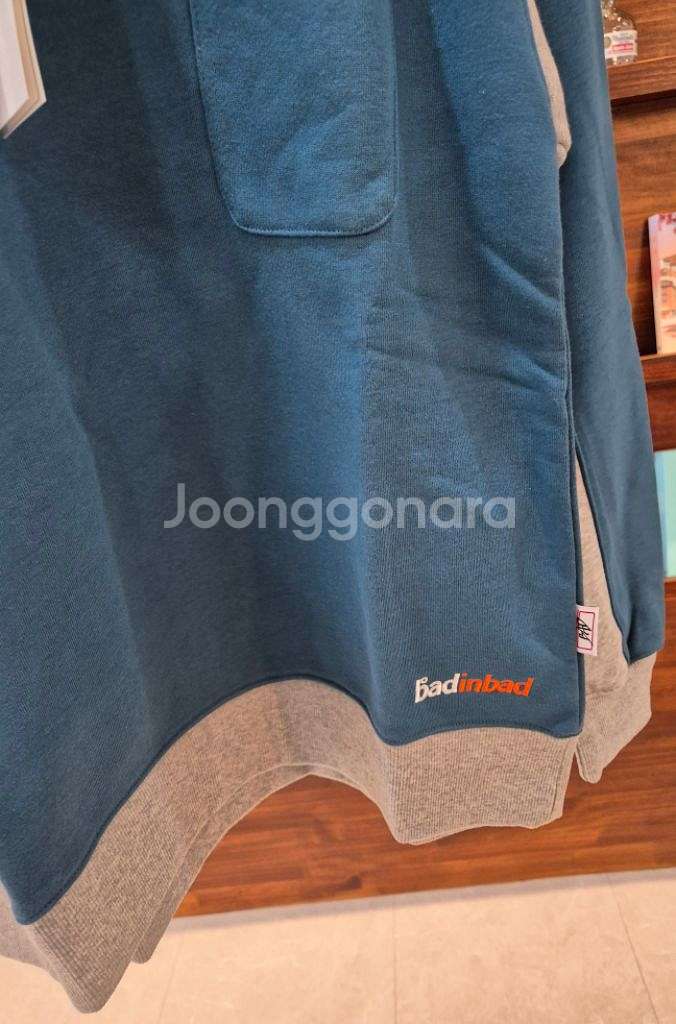무신사 입점브랜드배드인배드 포켓맨투맨 새상품--8