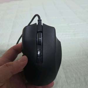 레이저 NAGA X 유선 마우스 팝니다.