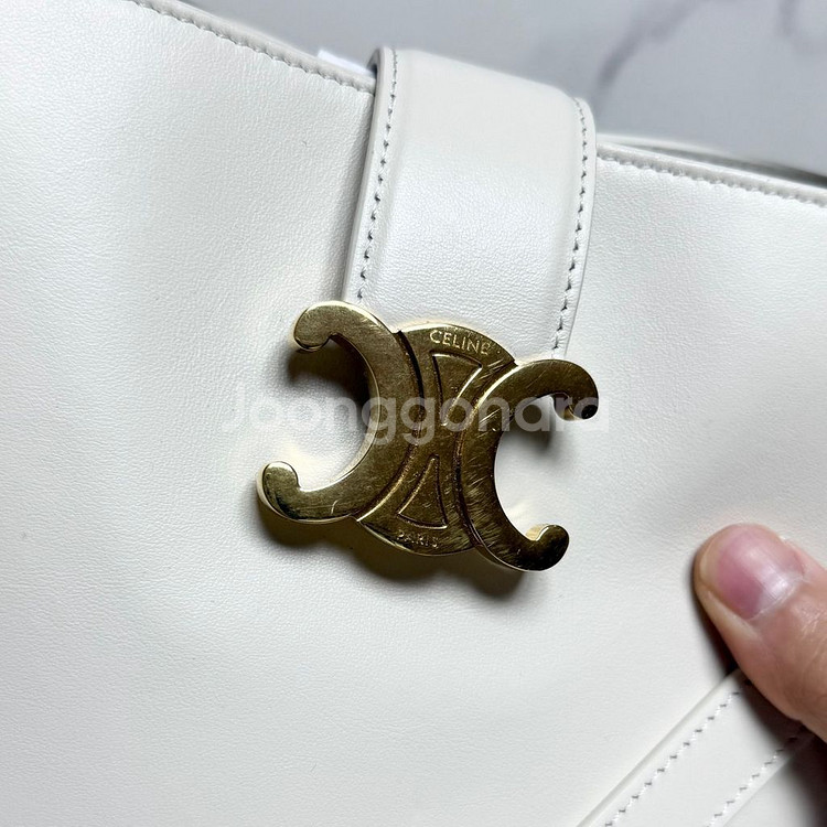 셀린느 버킷 루이즈백 화이트--4