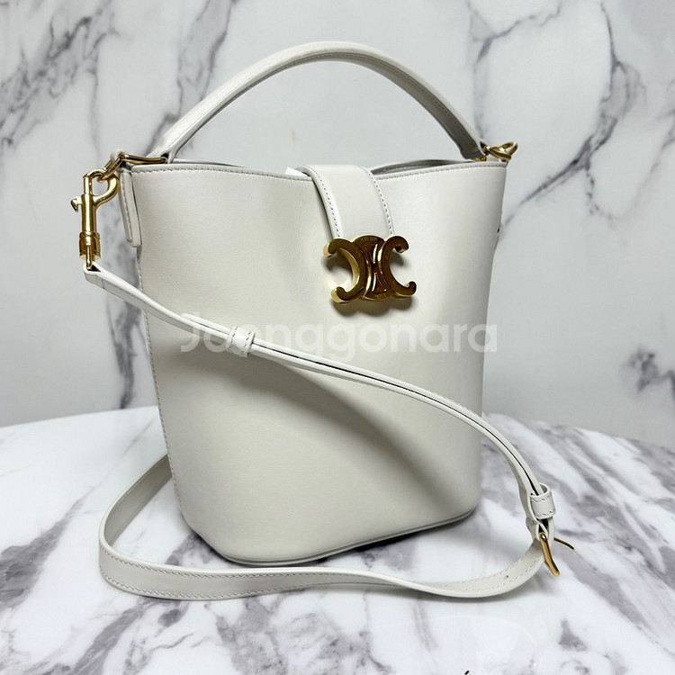 셀린느 버킷 루이즈백 화이트--1