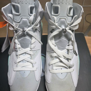 WMNS 에어 조던 6 레트로 275