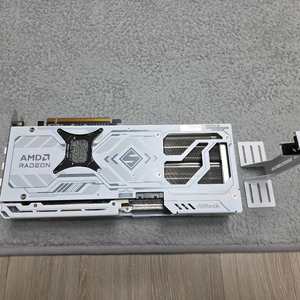 애즈락 9070 XT 스틸레전드 D6 16G 화이트