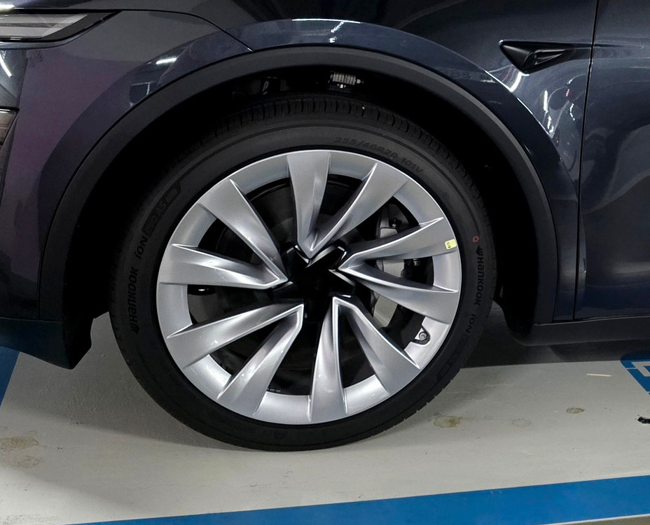 테슬라 모델Y주니퍼 20인치 휠 <>19인치 맞교환--1