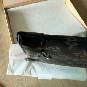 루이비통 이클립스 글러치