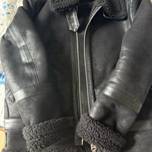 TRMARK 무스탕 자켓입니다