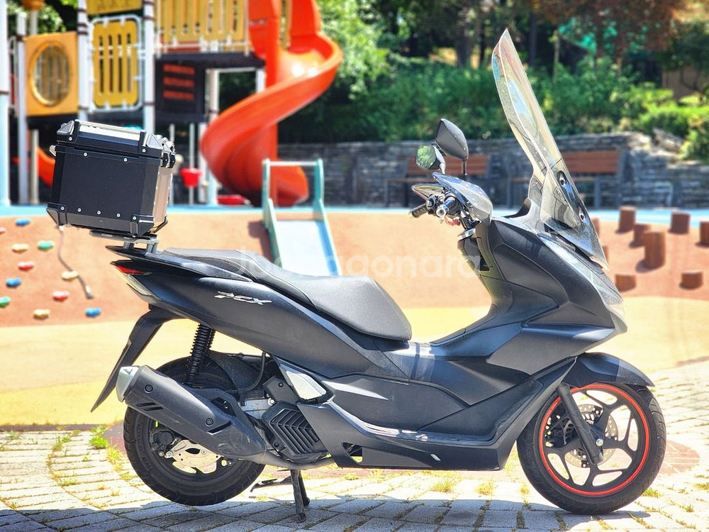 21년식 PCX125 ABS 블랙 8천키로 팝니다--1