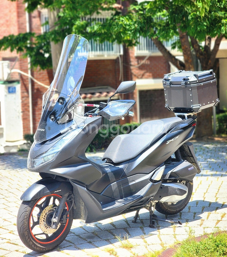 21년식 PCX125 ABS 블랙 8천키로 팝니다--3