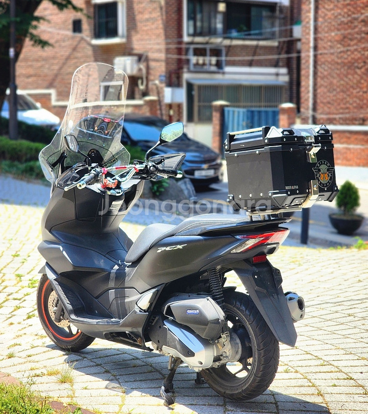21년식 PCX125 ABS 블랙 8천키로 팝니다--5