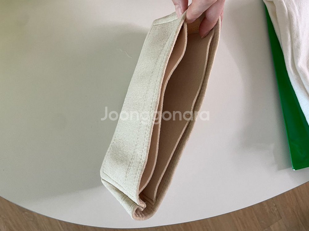 보테가 베네타 패딩 카세트백 화이트(실버)--6
