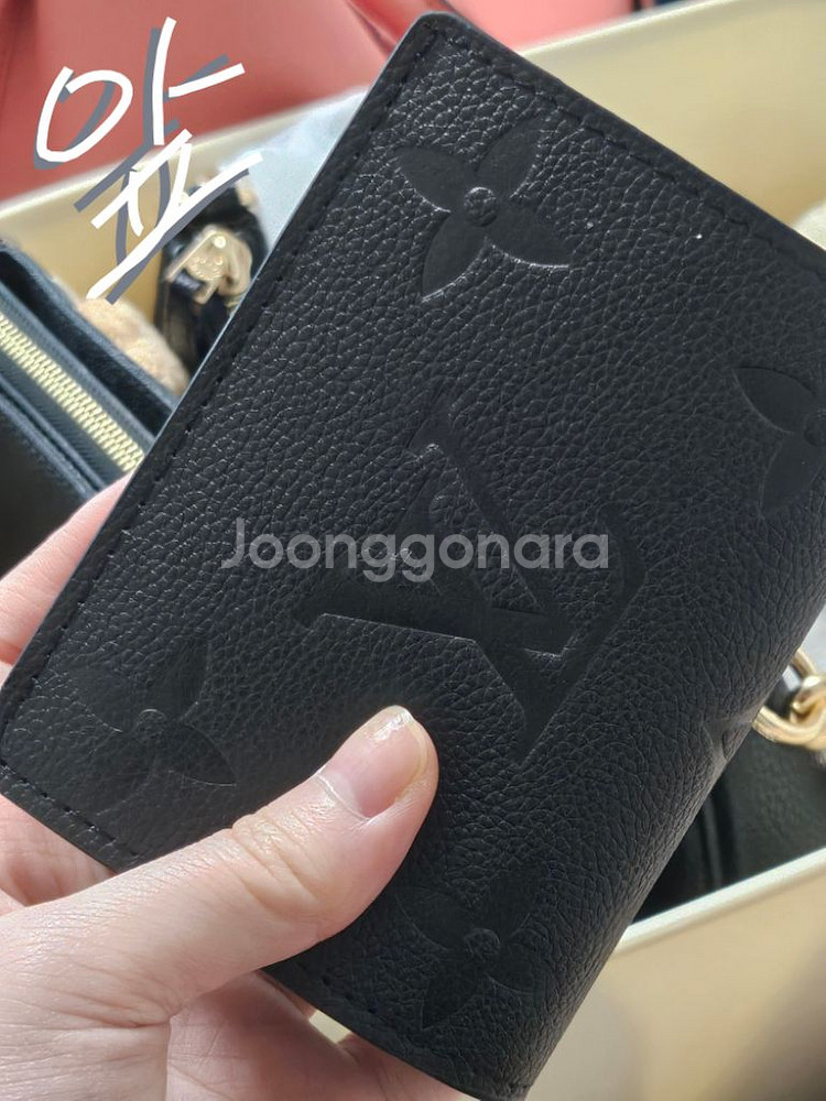 루이뷔통 반지갑 팔아요(동전공간0카드공간0)--0
