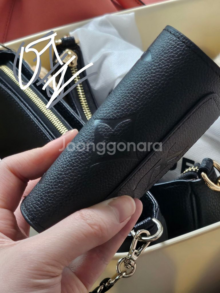 루이뷔통 반지갑 팔아요(동전공간0카드공간0)--1