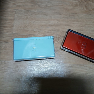 닌텐도 DS 2개와 R4 wood와 충전기 포함