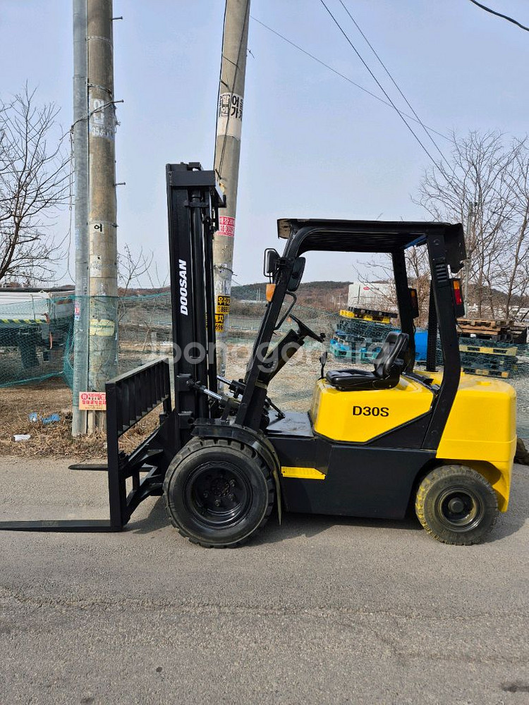 중고지게차 두산 D30S-3 노랭이 떠블 디젤중고지게차--0