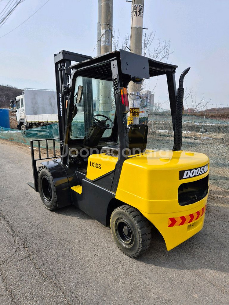 중고지게차 두산 D30S-3 노랭이 떠블 디젤중고지게차--1