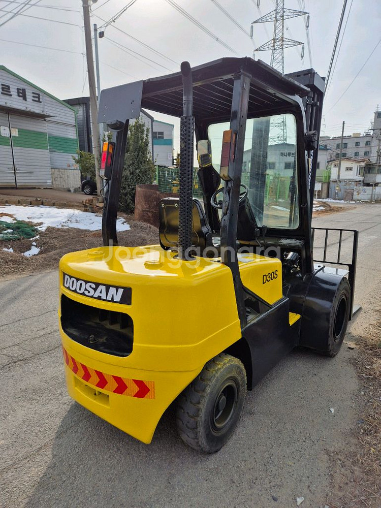 중고지게차 두산 D30S-3 노랭이 떠블 디젤중고지게차--2