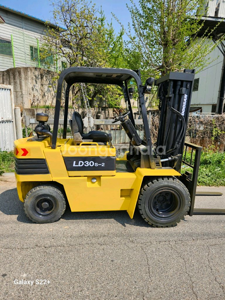중고지게차 두산 LD30S-2 떠블 자동발 중고지게차--0