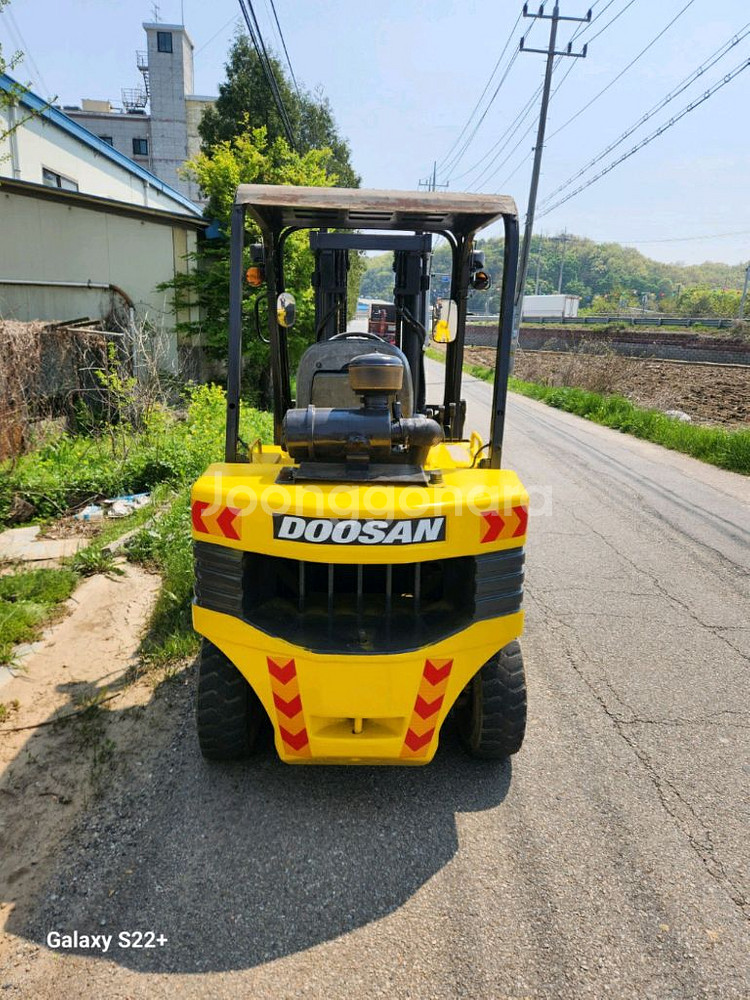 중고지게차 두산 LD30S-2 떠블 자동발 중고지게차--1