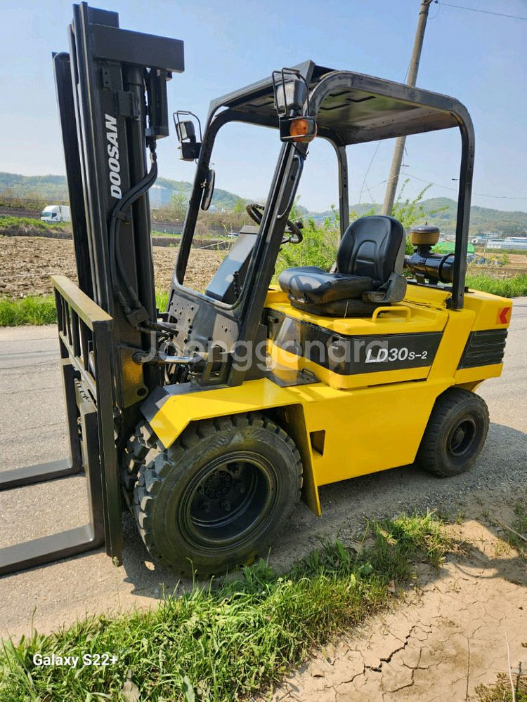 중고지게차 두산 LD30S-2 떠블 자동발 중고지게차--2