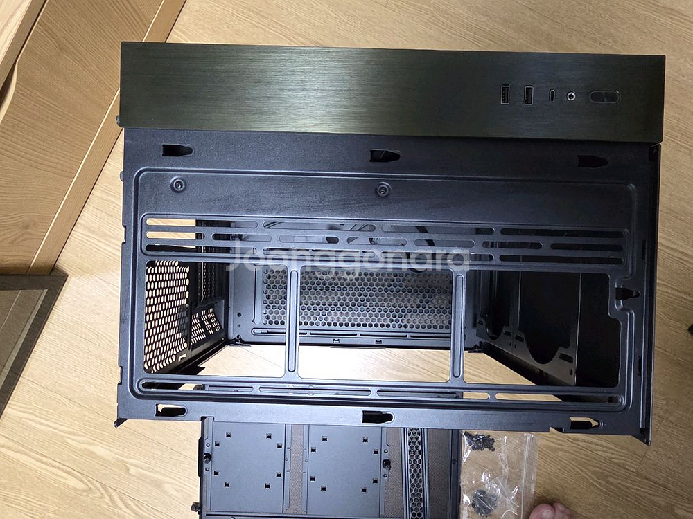 리안리 PC-O11 AIR Mini (Black)--4