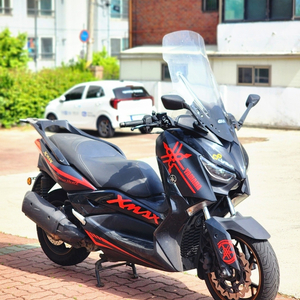 21년식 XMAX300ABS 블랙 7.9km 최저가