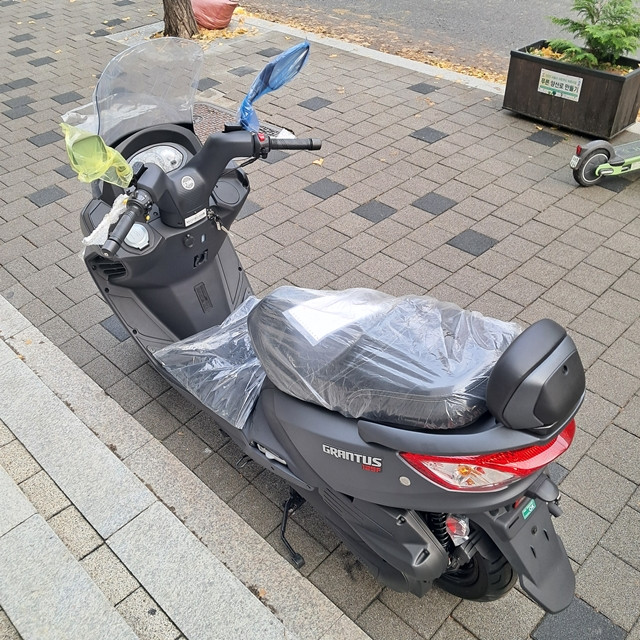 그란투스125 배달전용 오토바이 SYM KR모터스 이미지