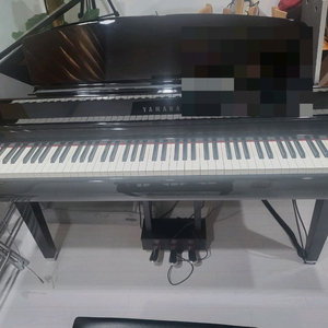 야마하 전자 그랜드 피아노 CLP-795GP 팝니다