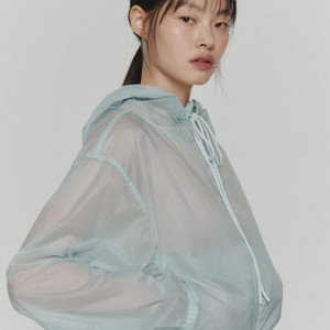 아모멘토 바람막이