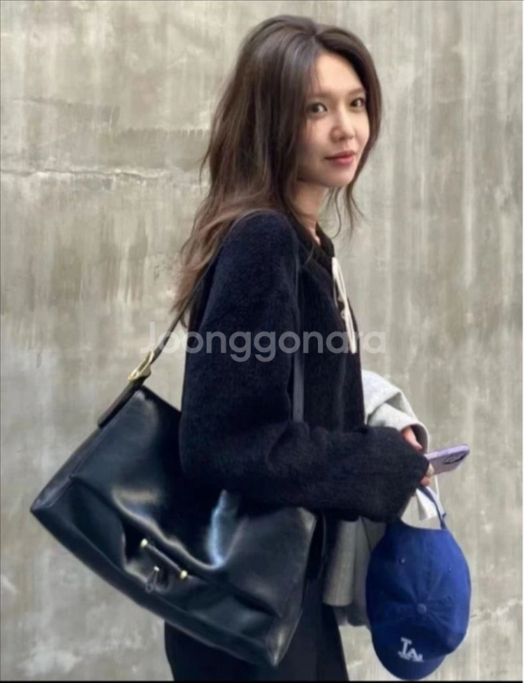 루에브르 라지 블랙 가죽 숄더백--1