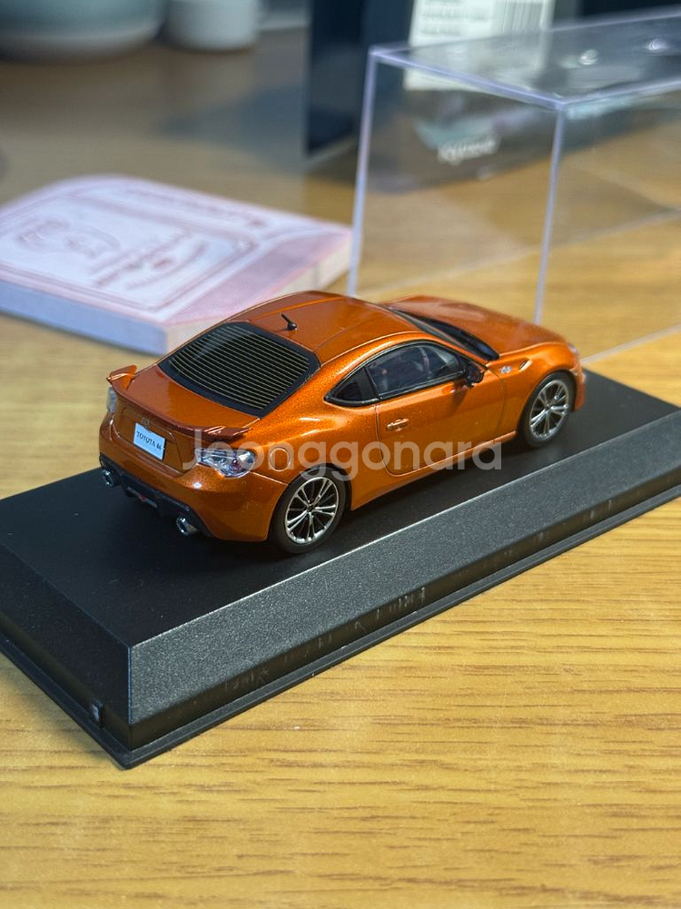 1/43 교쇼 도요타 GT86 오렌지--3