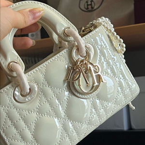 디올 디조이 마이크로 페이던트라떼