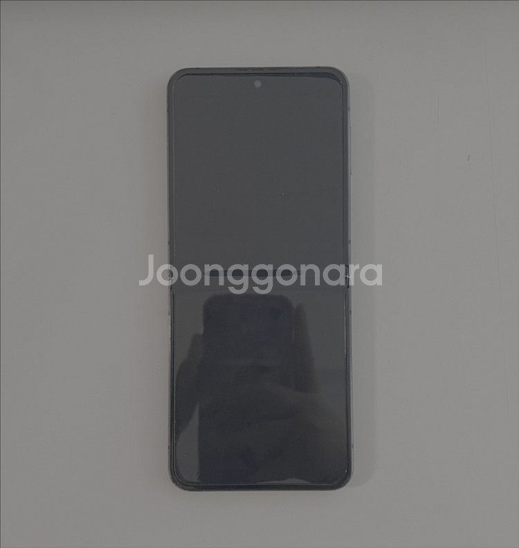 갤럭시 Z 플립4 매트블랙 256GB 모델입니다.--3