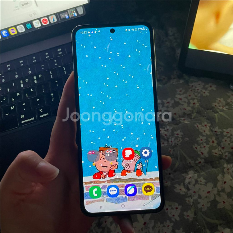갤럭시 Z 플립4 매트블랙 256GB 모델입니다.--2