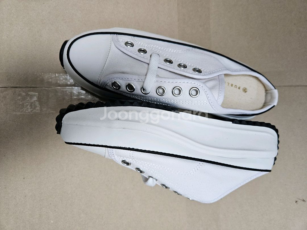 급매 새상품) 화이트 블로퍼 스니커즈 여자 운동화 24--0