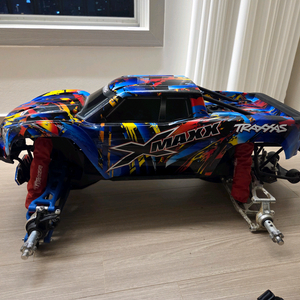 rc카 xmaxx 팝니다.