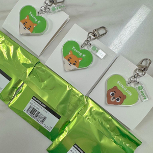데이식스 일본MD 럭키참 키링 개당